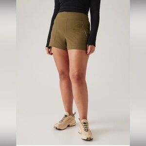 NWT Athleta Trekkie Mid-rise Shorts